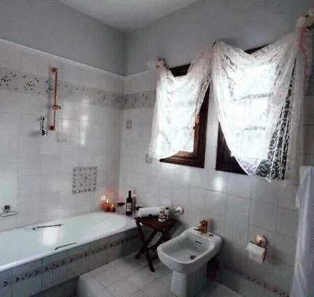 Niaousta בית הארחה 3*